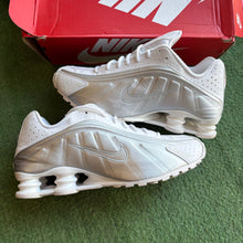 Load image into Gallery viewer, Nike Shox R4 Size 11
