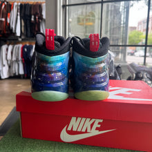 Load image into Gallery viewer, Nike Galaxy Rookies Size 8.5
