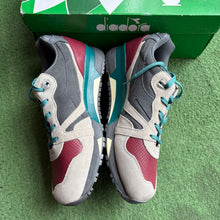 Load image into Gallery viewer, Diadora N9000s Size 10.5
