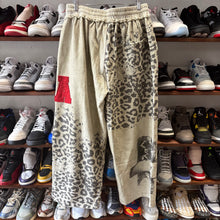 Load image into Gallery viewer, Vale Sweatpants Size S
