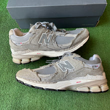 Load image into Gallery viewer, New Balance Protection Pack 2002Rs Size 9
