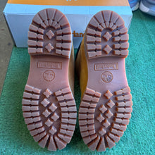 Load image into Gallery viewer, Timberland 6 Inch Boot Size 8

