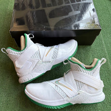 Load image into Gallery viewer, Nike LeBron SVSM Home Zoom Soldier 12s Size 11
