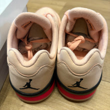 Load image into Gallery viewer, Jordan Girls That Hoop Low 5s Size 9.5W/8M
