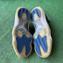 Load image into Gallery viewer, Jordan Space Jam Low 11s Size 9.5
