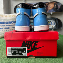 Load image into Gallery viewer, Jordan Fearless UNC To Chicago 1s Size 7.5
