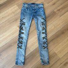 Load image into Gallery viewer, Amiri Denim Size 30
