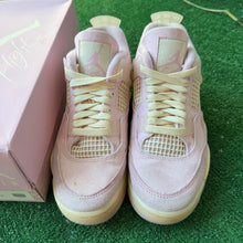 Load image into Gallery viewer, Jordan Iced Carmine 4s Size 7.5W/6M
