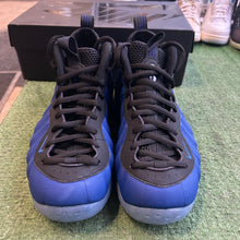 Load image into Gallery viewer, Nike Deep Royal Foamposites Size 9.5
