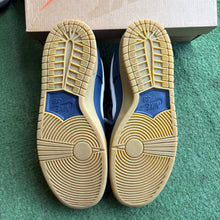Load image into Gallery viewer, Nike Navy Gum SB Low Dunks Size 11
