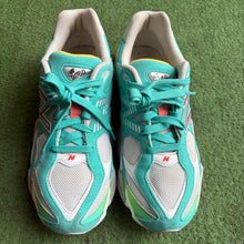 Load image into Gallery viewer, New Balance 9060s Size 7
