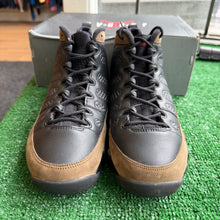 Load image into Gallery viewer, Jordan Olive 9s Size 6Y
