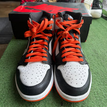 Load image into Gallery viewer, Jordan Electro Orange 1s Size 9
