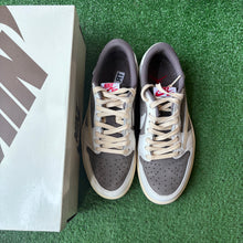 Load image into Gallery viewer, Jordan Travis Scott Reverse Mocha 1 Lows Size 6
