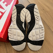 Load image into Gallery viewer, Nike Air Trainer Huaraches Size 9.5
