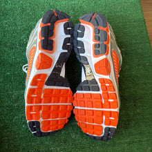 Load image into Gallery viewer, Nike Vomero 5s Size 13
