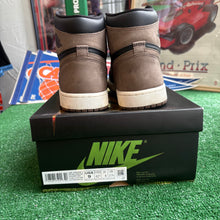 Load image into Gallery viewer, Jordan Palomino 1s Size 9
