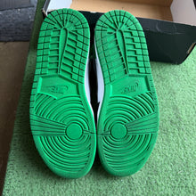 Load image into Gallery viewer, Jordan Lucky Green 1s Size 9
