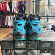 Load image into Gallery viewer, Nike LeBron All Star 7s Size 9
