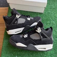 Load image into Gallery viewer, Jordan White Thunder 4s Size 7Y
