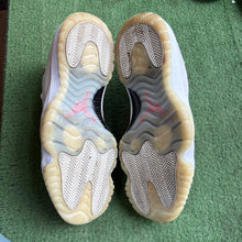 Load image into Gallery viewer, Jordan Platinum Tint 11s Size 13
