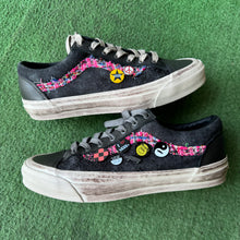 Load image into Gallery viewer, Vans Souvenir Black Old Skool 36s Size 10
