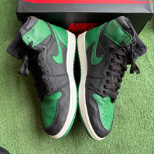 Load image into Gallery viewer, Jordan Pine Green 1s Size 10
