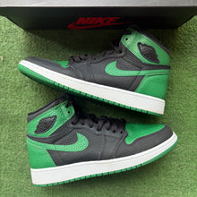 Load image into Gallery viewer, Jordan Pine Green 1s Size 6Y
