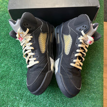 Load image into Gallery viewer, Jordan 2016 Metallic 5s Size 11
