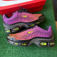 Load image into Gallery viewer, Nike Dusk Air Max Plus 7s Size 11.5
