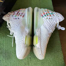 Load image into Gallery viewer, Nike LeBron Air Command Force 17s Size 10
