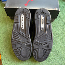 Load image into Gallery viewer, Jordan Black Cat 3s Size 9.5
