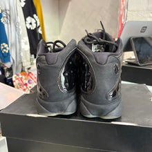 Load image into Gallery viewer, Jordan Cap And Gown 13s Size 12
