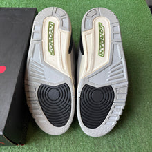 Load image into Gallery viewer, Jordan Chlorophyll 3s Size 9
