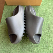 Load image into Gallery viewer, Adidas Yeezy Onyx Slides Size 5
