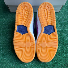 Load image into Gallery viewer, Nike SB Rayssa Leal Low Dunks Size 10
