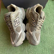 Load image into Gallery viewer, New Balance 9060s Size 7
