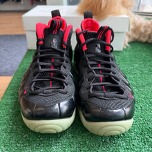 Load image into Gallery viewer, Nike Yeezy Foamposite Pros Size 8
