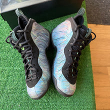Load image into Gallery viewer, Nike Abalone Foamposites Size 7Y
