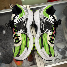 Load image into Gallery viewer, Nike Zoom Electric Green Vomeros Size 11.5
