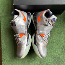 Load image into Gallery viewer, Nike KD Galaxy 4s Size 10
