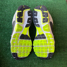 Load image into Gallery viewer, Nike Volt Vomero 5s Size 10.5
