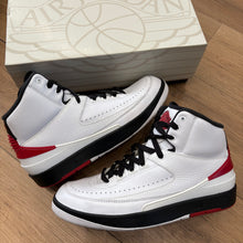 Load image into Gallery viewer, Jordan Chicago 2s Size 9
