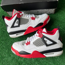 Load image into Gallery viewer, Jordan Fire Red 4s Size 6Y
