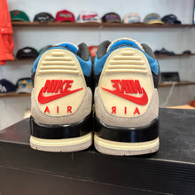 Load image into Gallery viewer, Jordan Rare Air 3s Size 9
