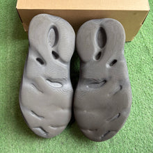 Load image into Gallery viewer, Yeezy Onyx Foam Runners Size 9
