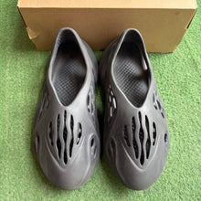 Load image into Gallery viewer, Yeezy Onyx Foam Runners Size 9
