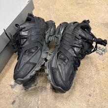 Load image into Gallery viewer, Balenciaga Tracks Size 45
