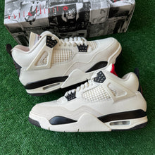 Load image into Gallery viewer, Jordan Flight Club 4s Size 9
