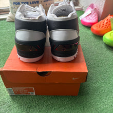 Load image into Gallery viewer, Nike Lebron Debut Zoom Generations Size 10.5
